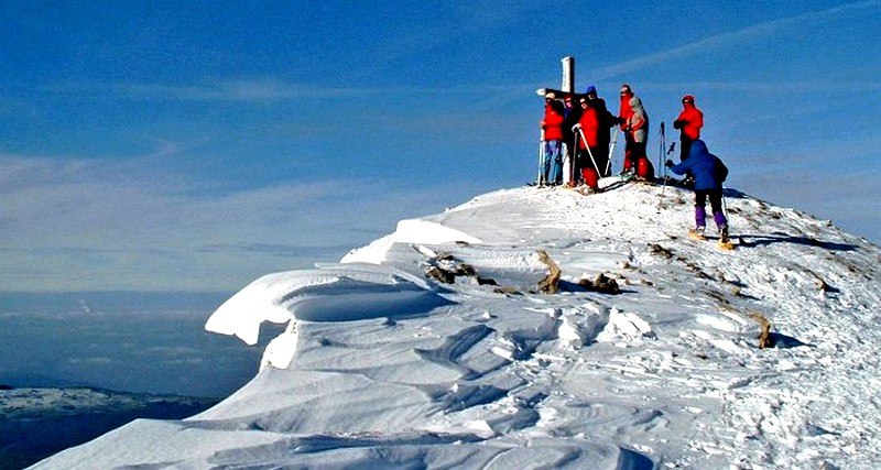 sommet du Canigou l'hiver - randonnée hivernale dans les pyrenees