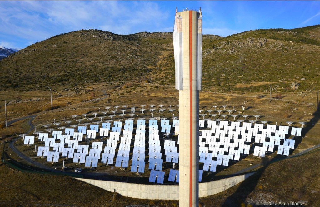 la centrale solaire de Thémis près de Targassonne - Pyrénées