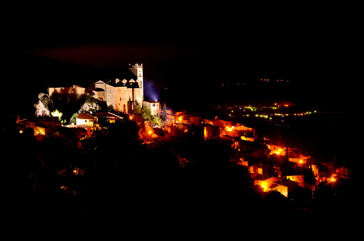 Nuit romantique village du sud