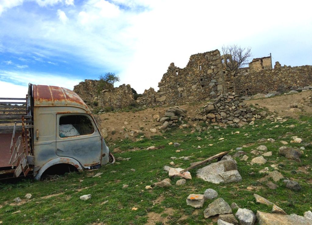 Canionette rouillée - village Fantôme de Cômes
