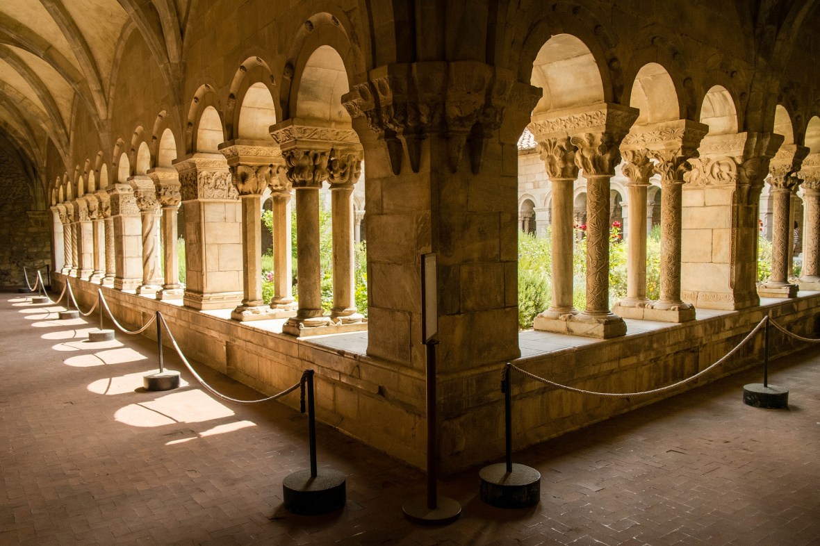 cloitre elne art roman