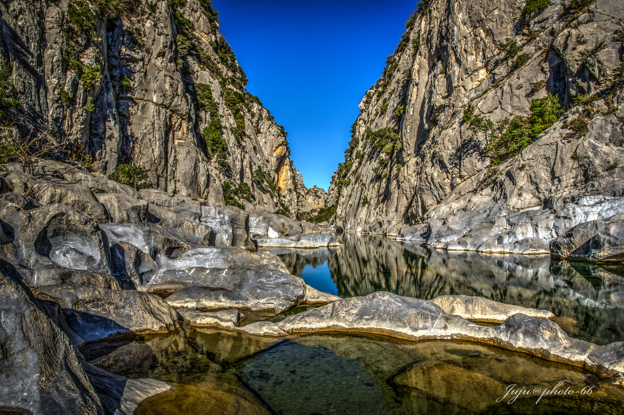 Vasques et piscines naturelles calcaire tautavel