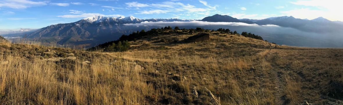 Panorama sur le Canigou le Tres Estelles et le Redoun