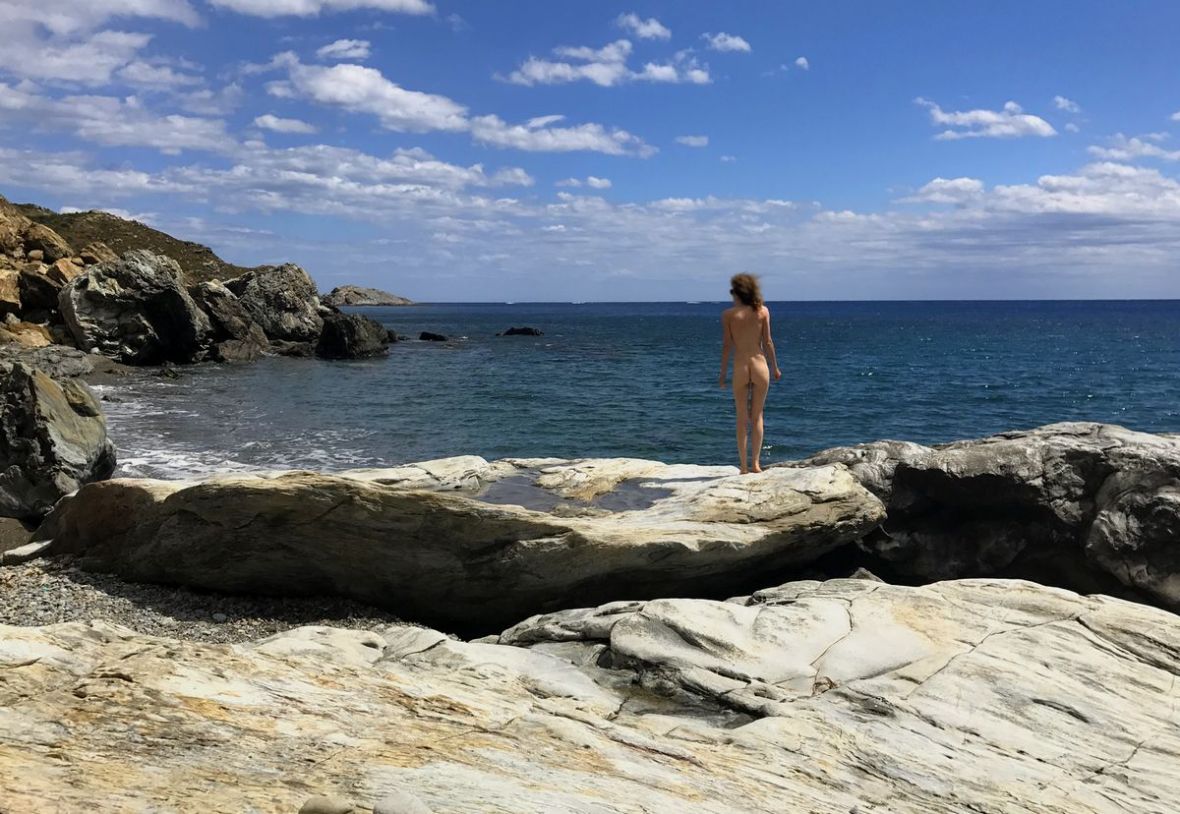 crique naturiste a abris du vent argeles