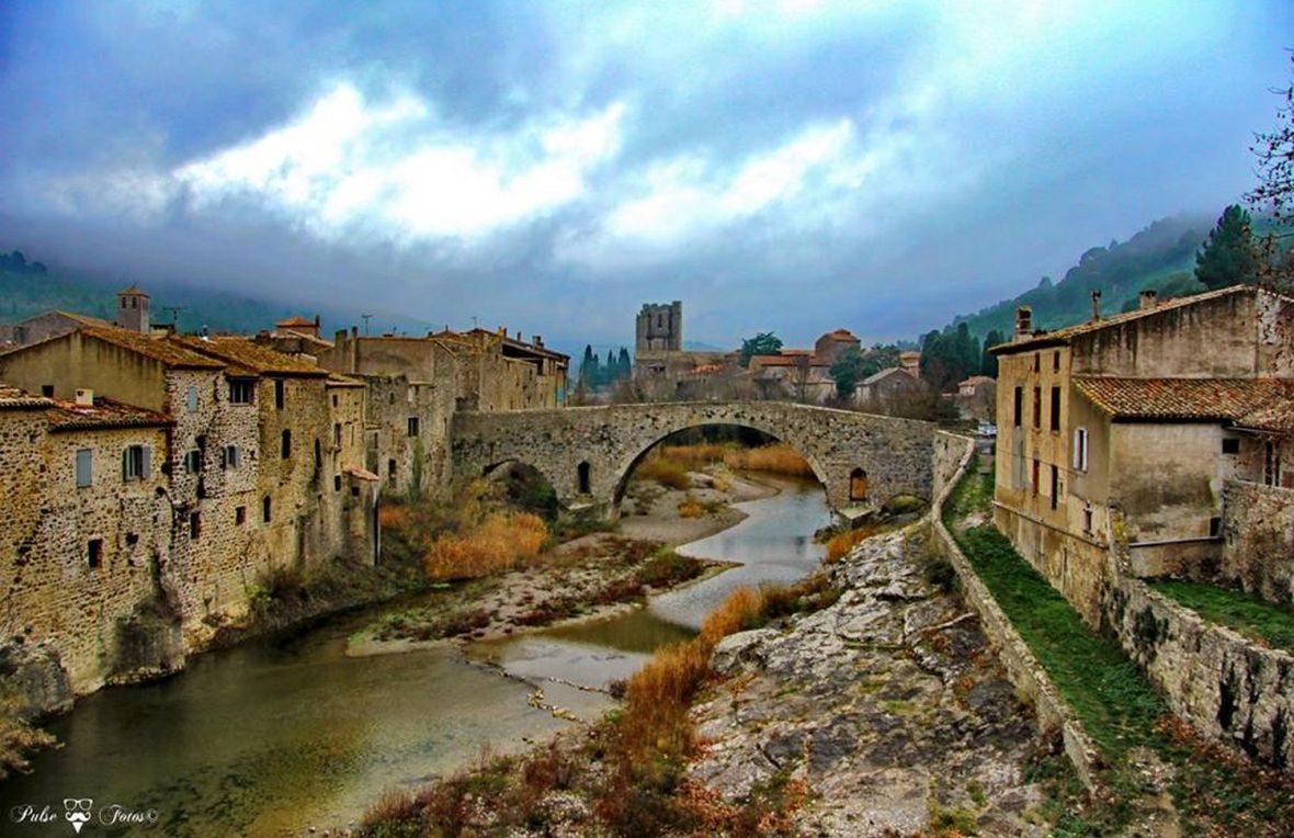 Lagrasse joli village de l'Aude (11) Occitanie