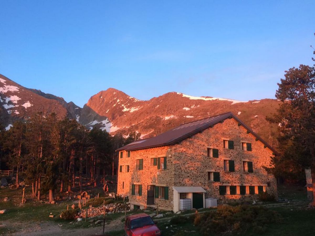 refuge caf des Cortalets au pied du pic du Canigou