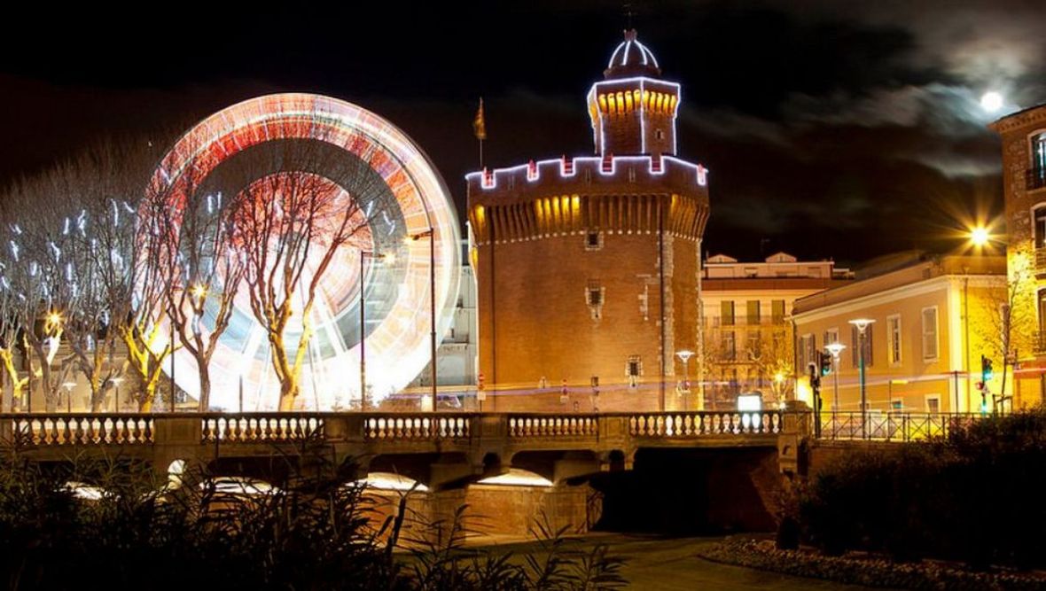 Le Castillet - marché et animations de Noel à Perpigna