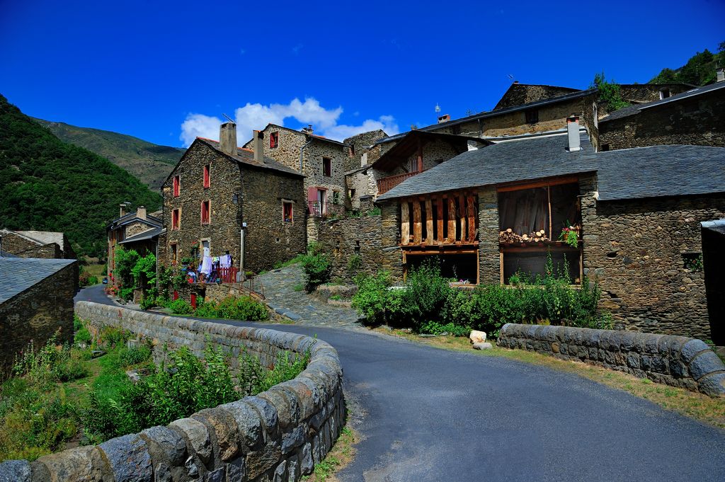 village montagnard en pierres