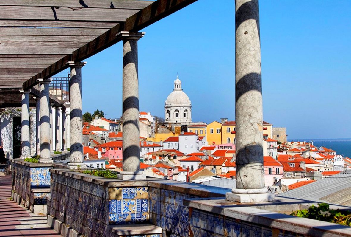 Miradouro de Santa Luzia - portas do Sol - Lisbonne