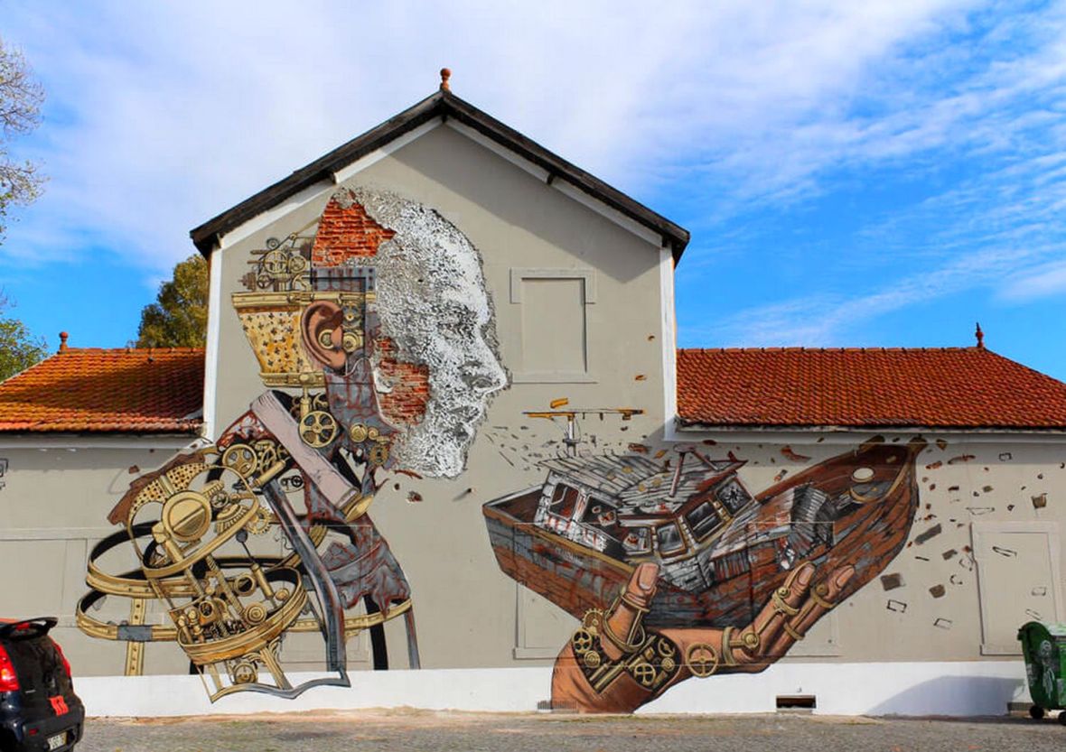 Mur de Vhils et Pixel Pancho pres de la gare Santa Apolonia