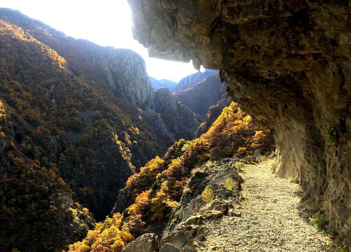 Sentier spectaculaire de la Corniche des Gorges de la Carança