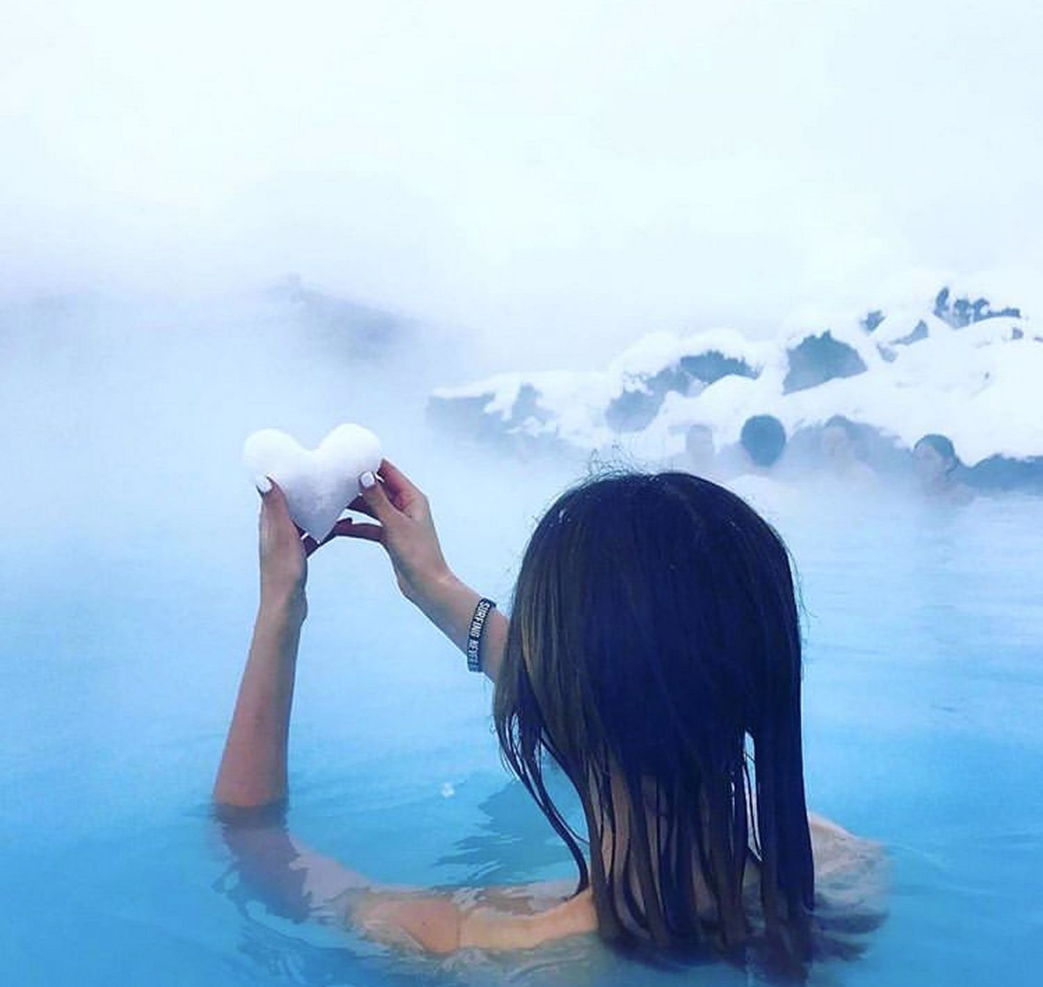 Moment zen bains chauds méditation relaxation bains sulfureux sauvages