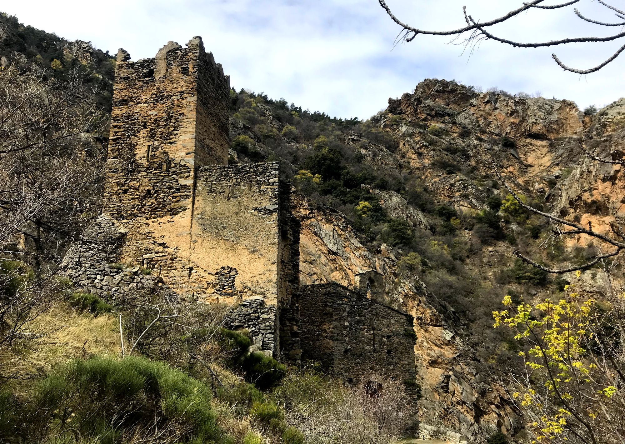 chateau en ruine roca nyer