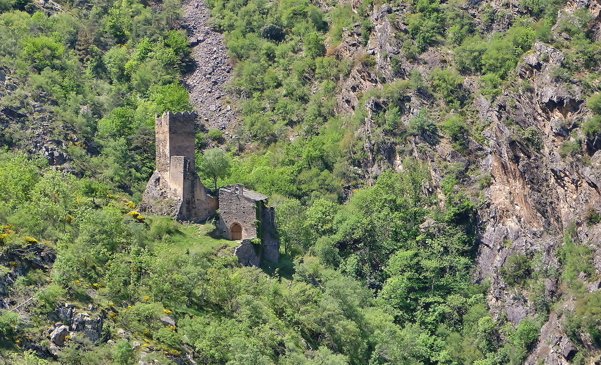 Chateau - église de la Roca à Nyer