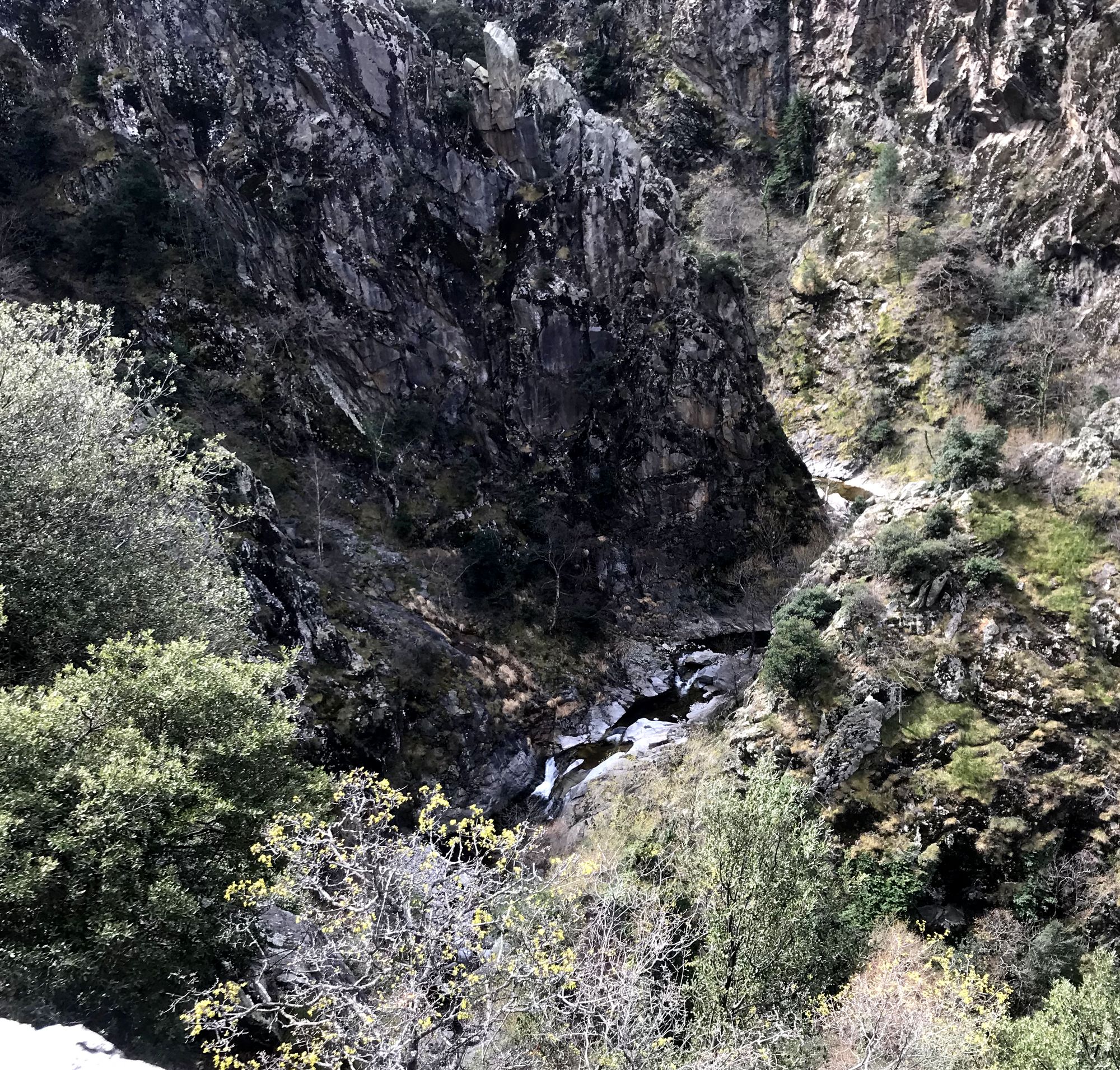 gorges et canyon de nyer pyrenees