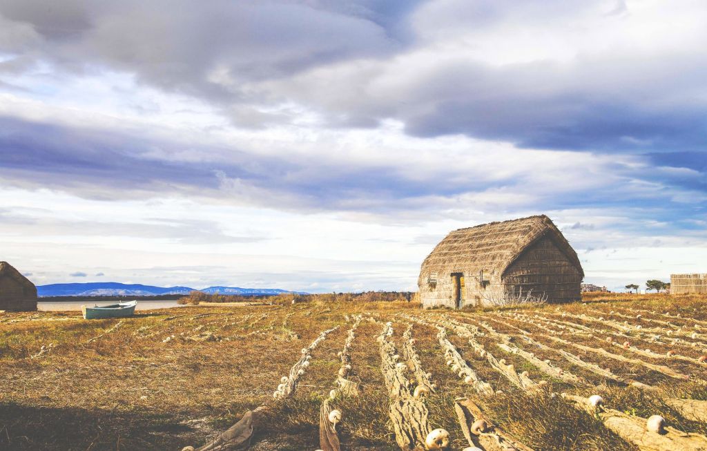cabane de pecheur en roseau fissherman house canet plage sauvage