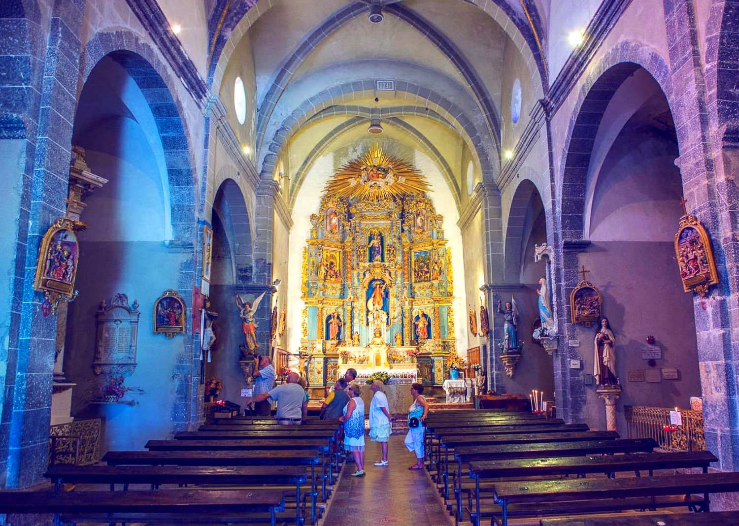 eglise bleue eus pyrenees a visiter que il fait pas beau pluie 66 perpignan