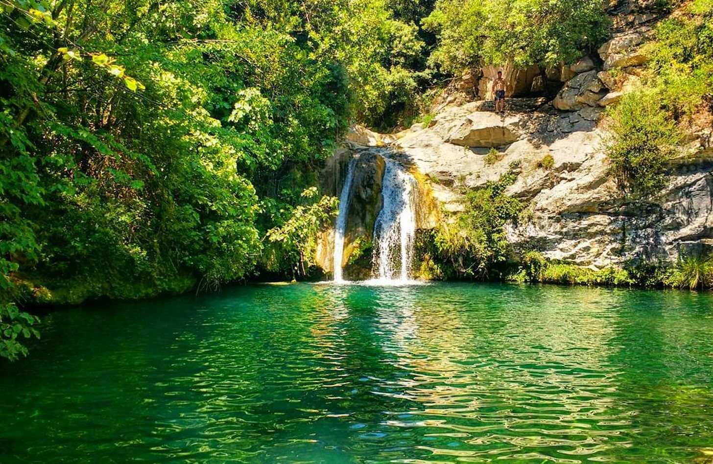cenote eau cristalline lagon pyrenees baignade eau naturelle sadernes sant aniol aguja