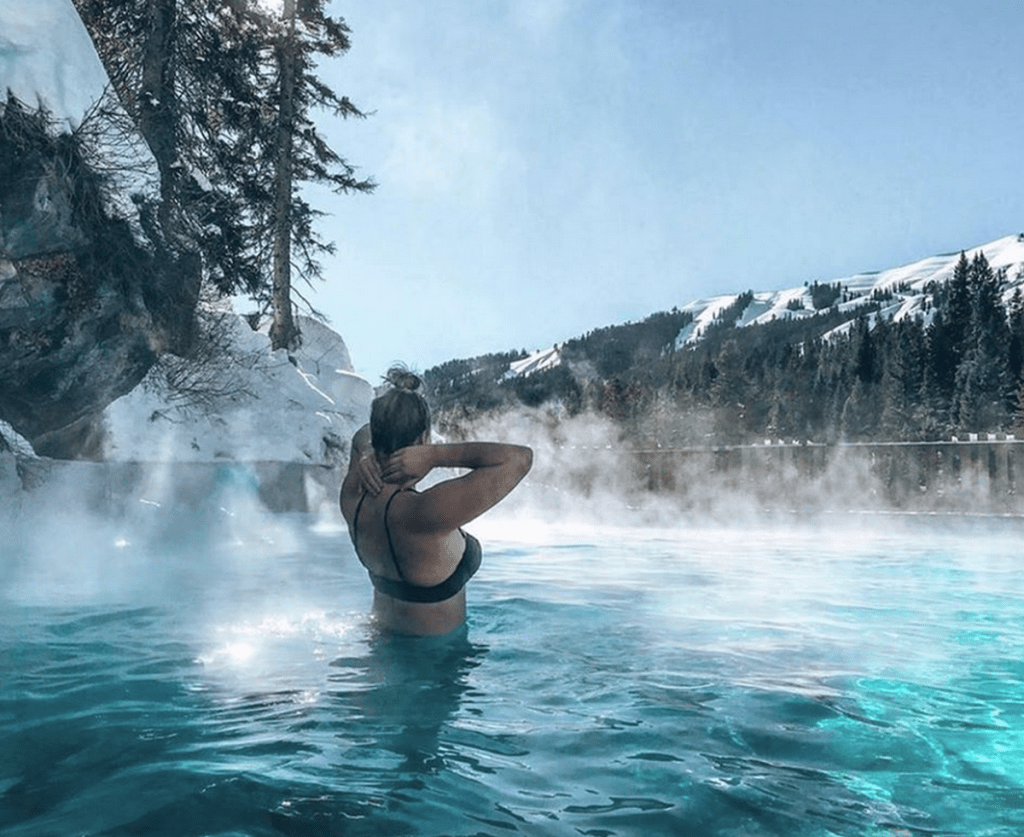 bains naturel sauvage au bord de la riviere