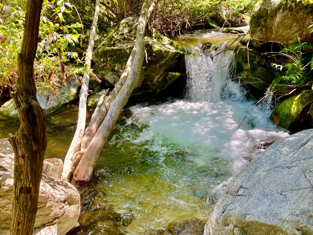 frozen jacuzzi spa naturel bassin glacé en pleine montagne pyrenees canigou cady pays catalan 