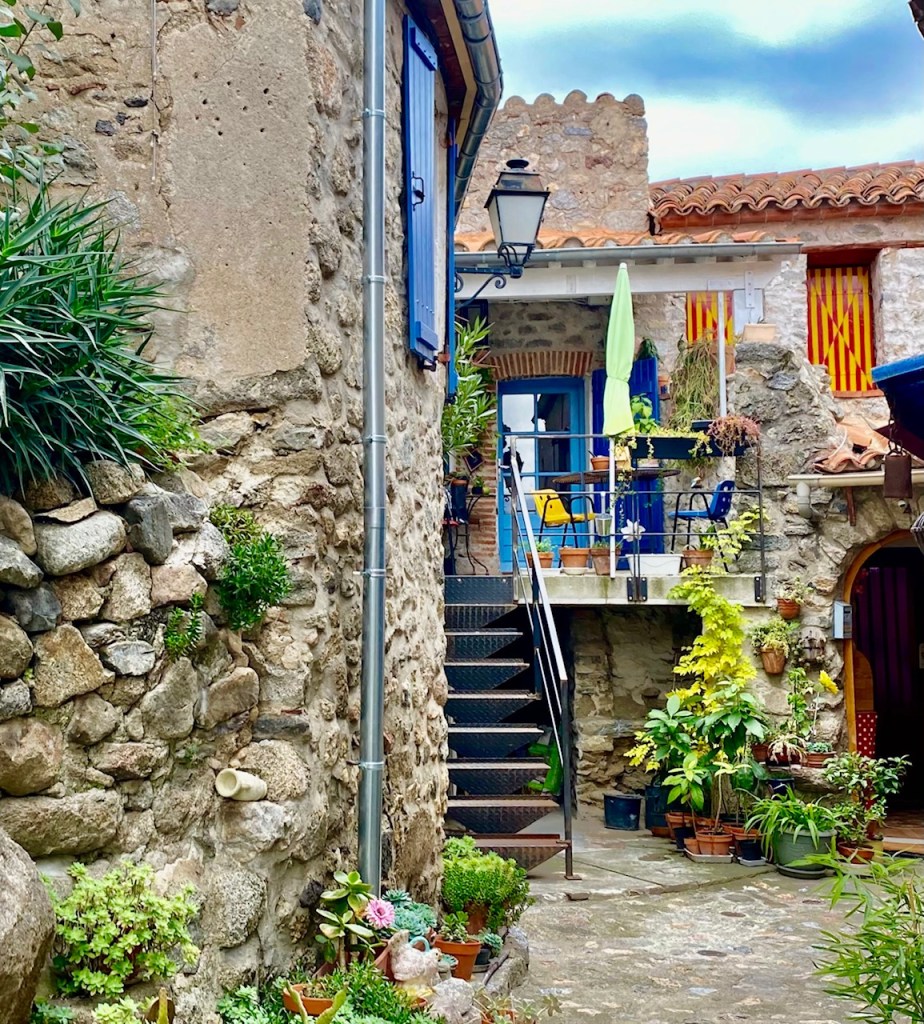 le numéro 6 carrero del massador à Eus pyrénées orientales on en parle dans le livre "tout le bleu du monde" de mélissa da costa
