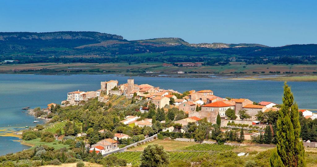 Bage et le lac étang aude littorale méditerrannée tout le bleu du ciel mélissa da costa
