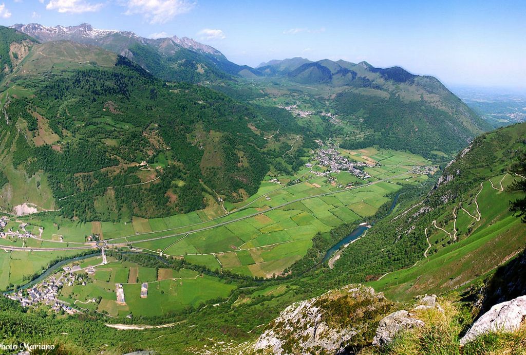 La Falaise au Vautours à Asté Béon larins vallée ossau
