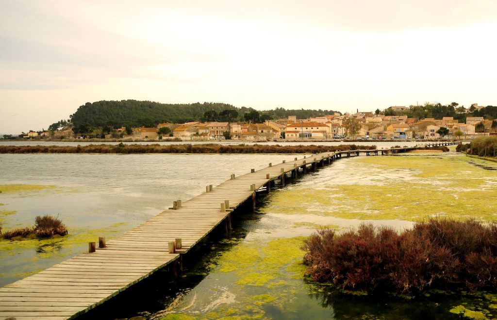 le grand ponton de payriac de mer périac aude littorale méditerrannée tout le bleu du ciel mélissa da costa