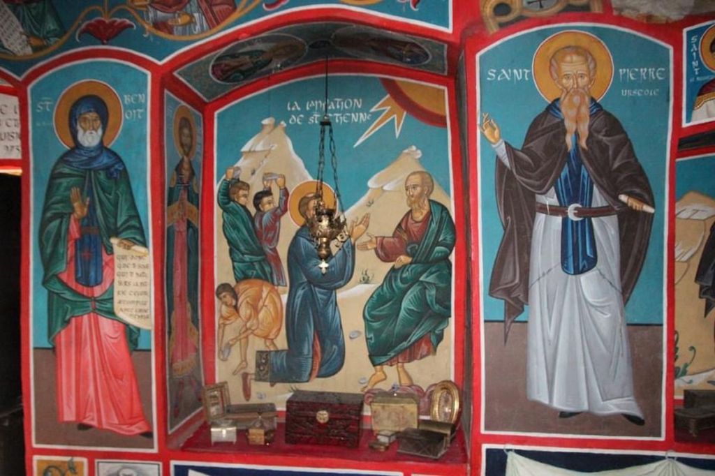 Chapelle petit ermitage orthodoxe canigou lieux insolite etrange