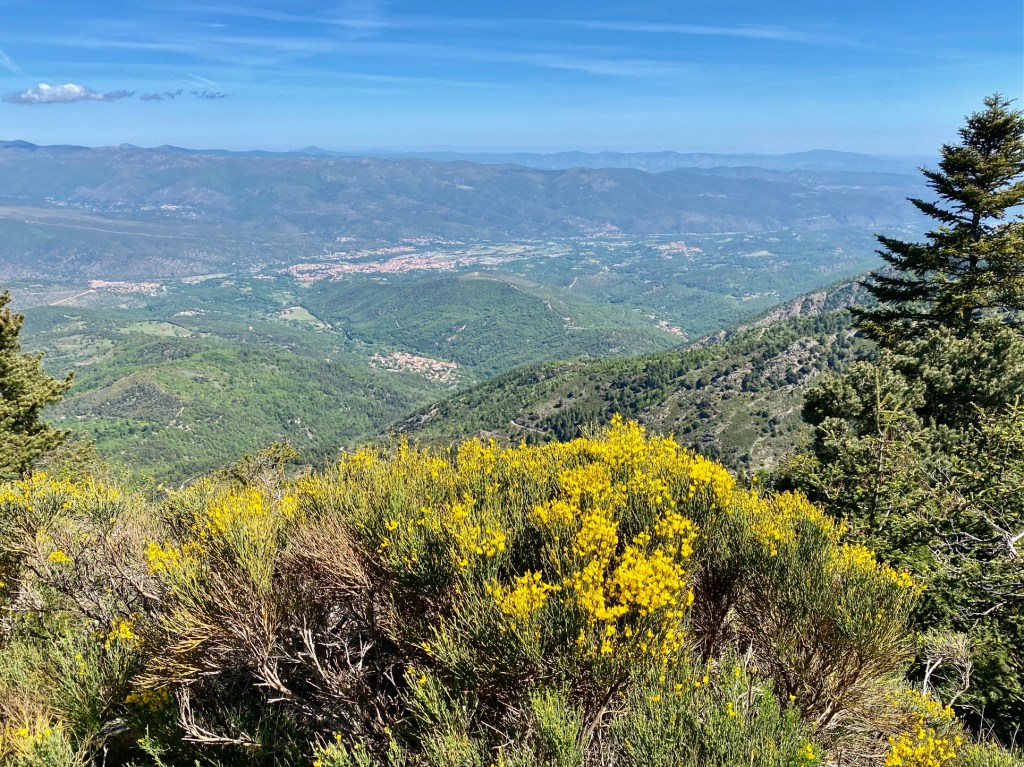 panorama randonnée depuis vernet les bains sur le massif du canigou GR10 refuge bonne aigue