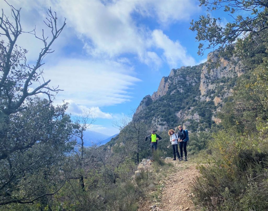 grotte secrète au dessus de la chapelle de Notre Dame de Vie balade grotte
corniche