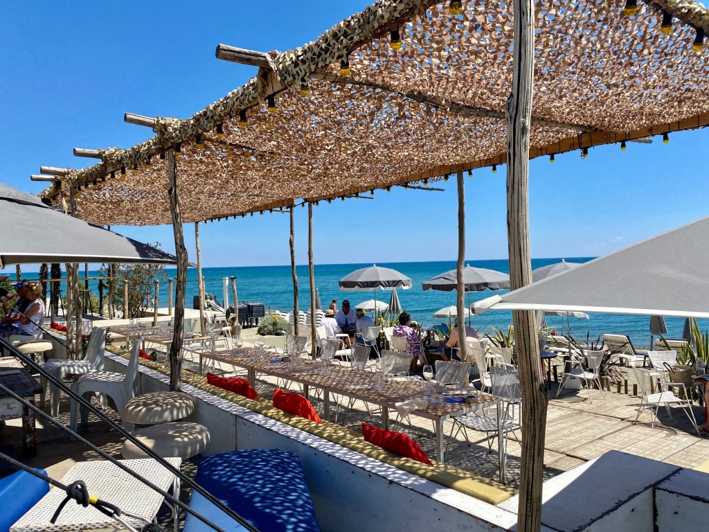 un des plus beaux restaurant club de plage du 66 11 cote catalane zaza club torreilles
