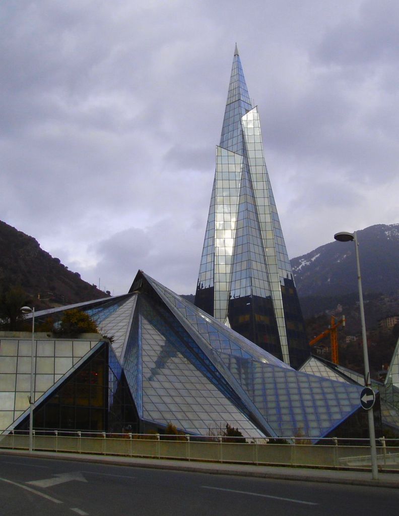 Structure de cristal du centre de balnéothérapie caldea bains chauds naturels onsen andorra