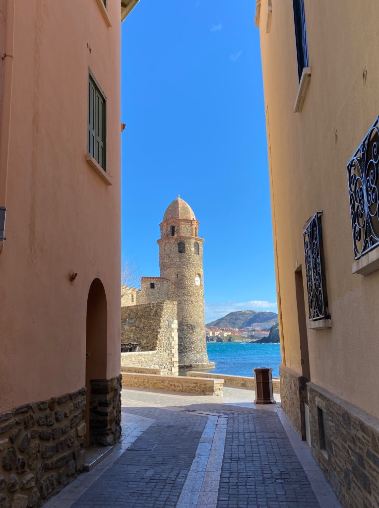 Ballade dans les rues de Collioure en hiver plage