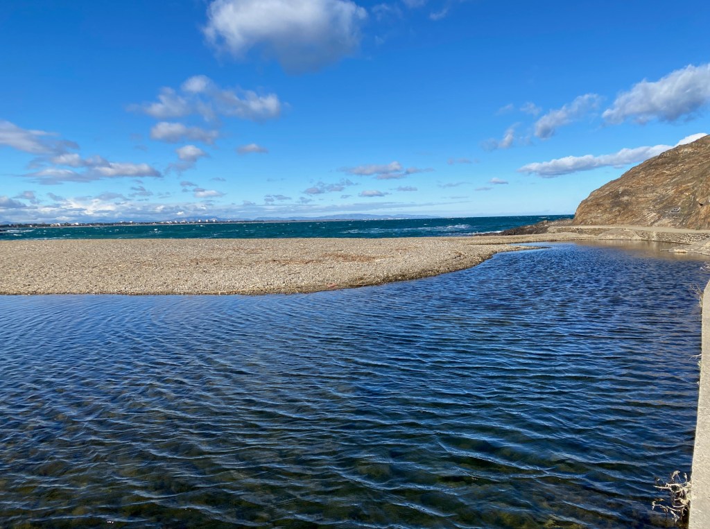 Crique et plage de l'Ouille près de Collioure en hivers depuis le sentier marin