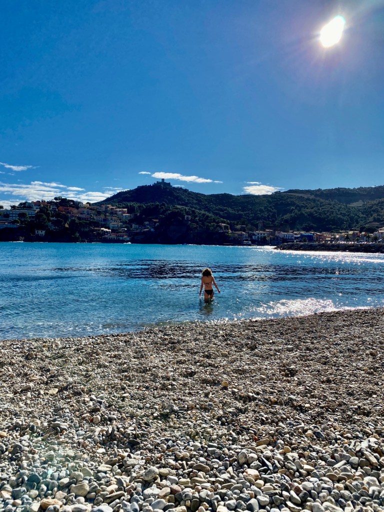 Baignade en hiver à Collioure dans de l'eau à 12 degrés !!!! bains de mer mediterranée en hiver