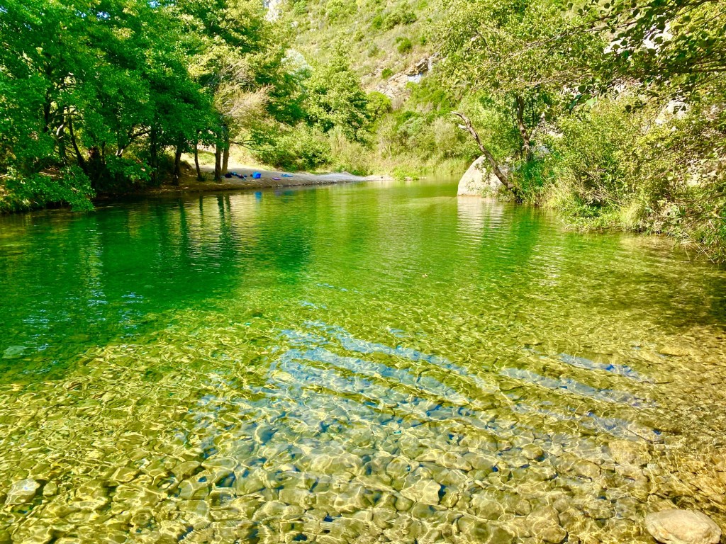 oeil de mer aude près de Padern Verdouble piscine nature naturiste