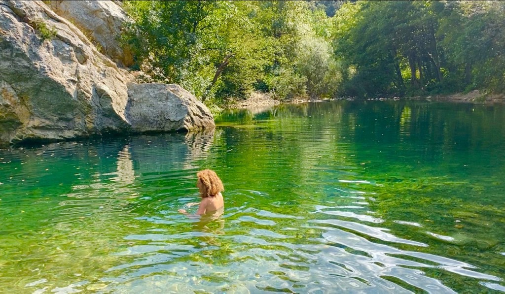 ou se baigner dans l'aude lac verdouble