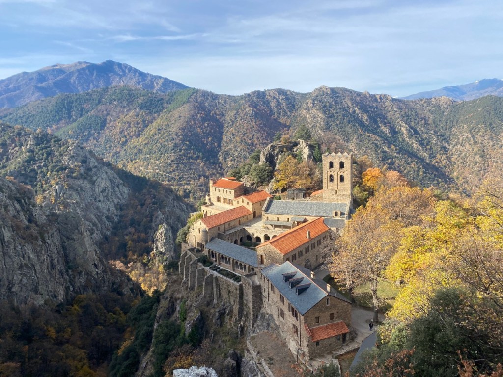 l'automne flamboyant à Saint Martin du Canigou energie positive