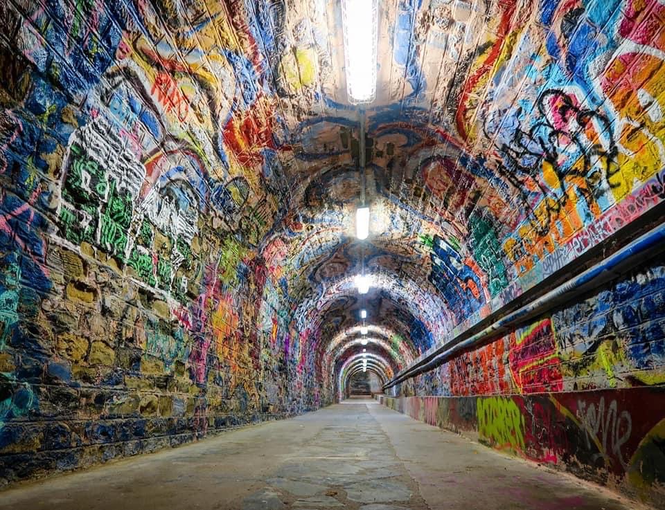 Le tunnel de la Gare de Cerbère, une galerie de Graffiti sur la ligne Paris Barcelone ! galerie art urbain exposition gratuite