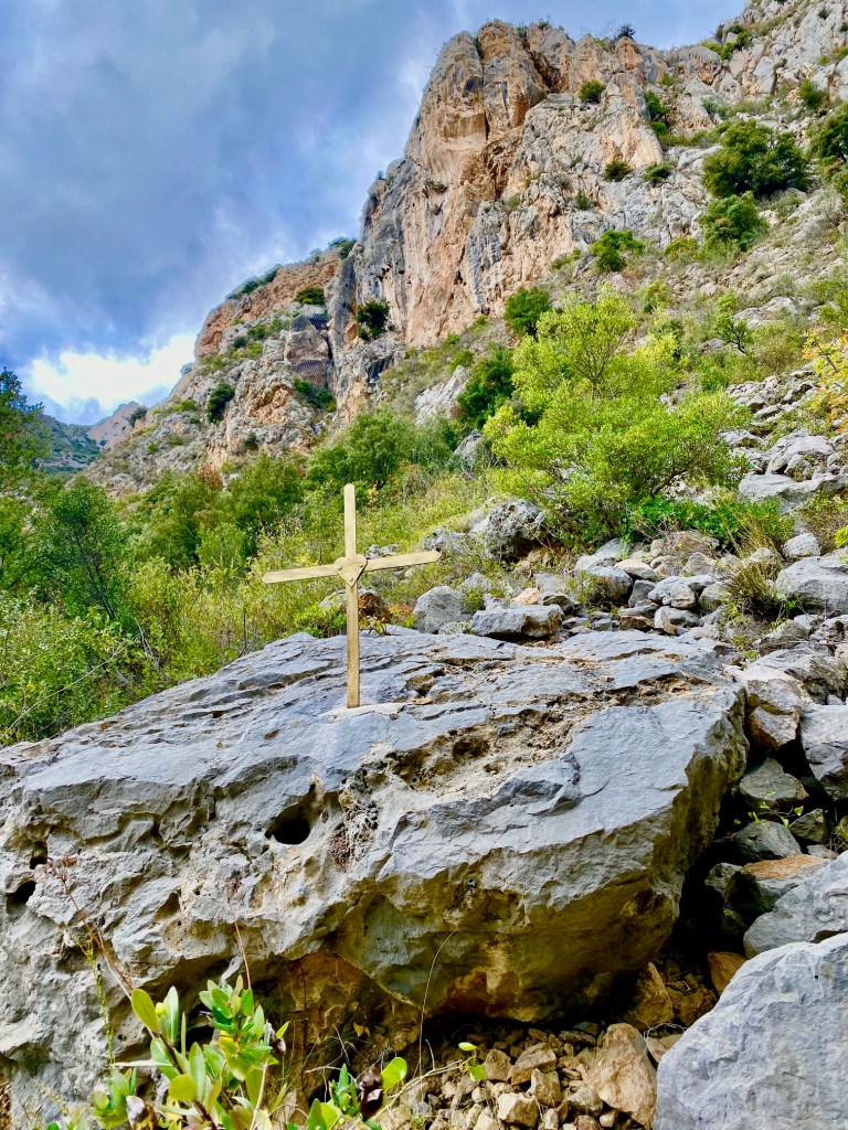 la chapelle de notre dame de vie au dessus de villfranche de conflent pyrénées orientales en randonnée balade en famille
