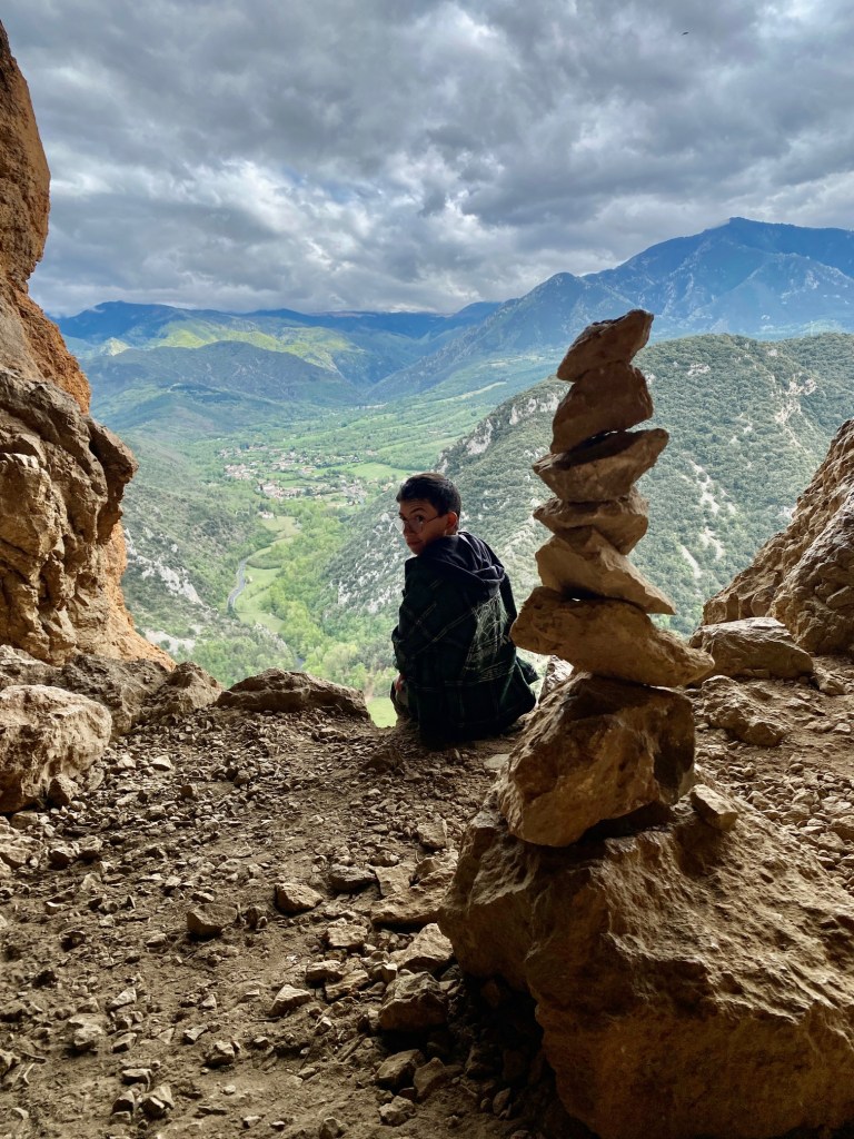 Zen la chapelle de notre dame de vie au dessus de villfranche de conflent pyrénées orientales en randonnée balade en famille