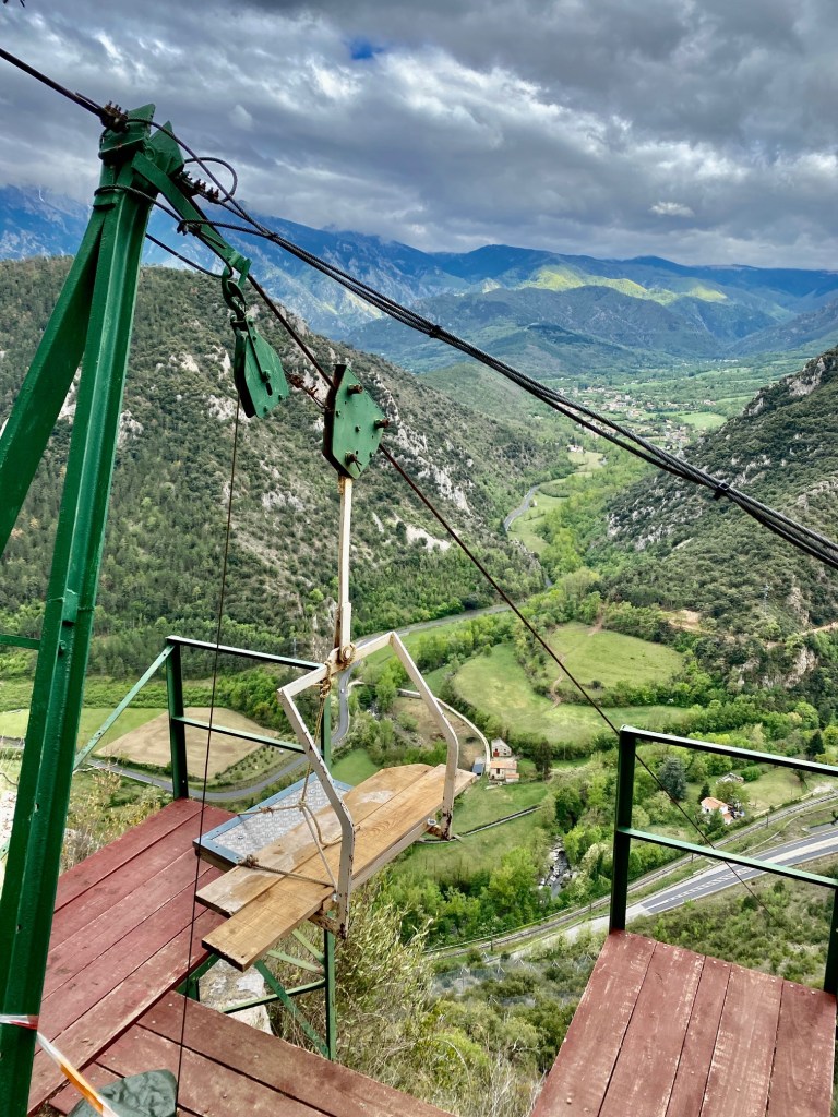 la chapelle de notre dame de vie au dessus de villfranche de conflent pyrénées orientales en randonnée balade en famille 66