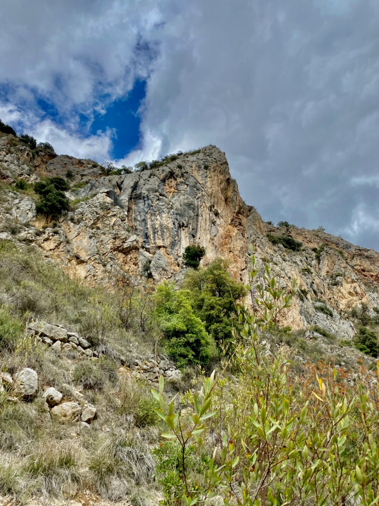 la chapelle de notre dame de vie au dessus de villfranche de conflent pyrénées orientales en randonnée balade en famille  v 66
