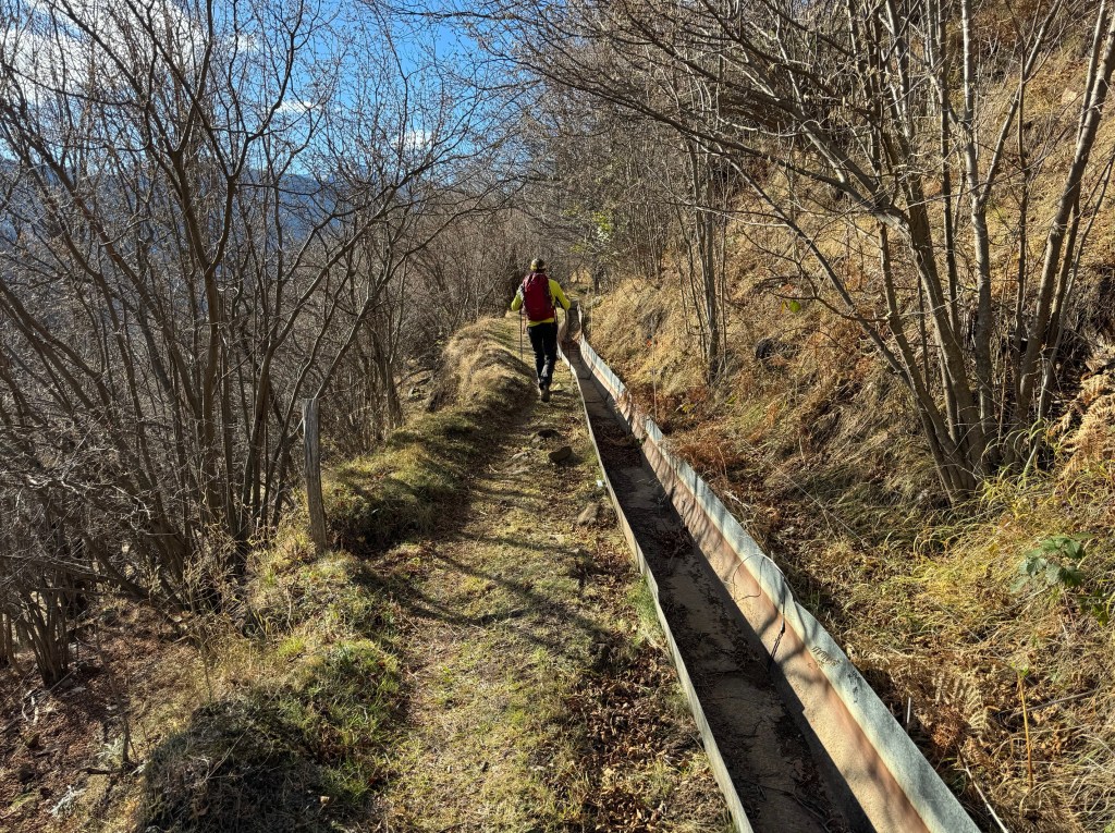 canal en corniche face aux gorges de la caranca olette