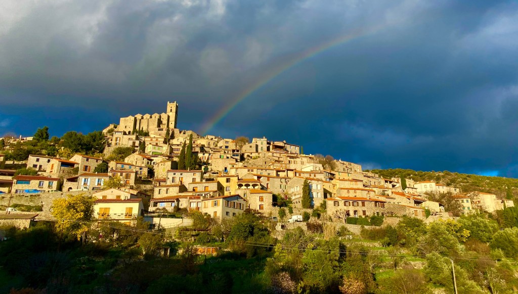 eus village artistes sportif camp de base